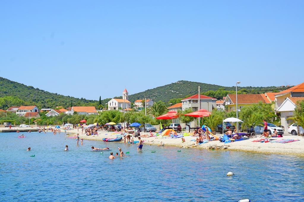Apartments Borozan Vinišće Eksteriør bilde