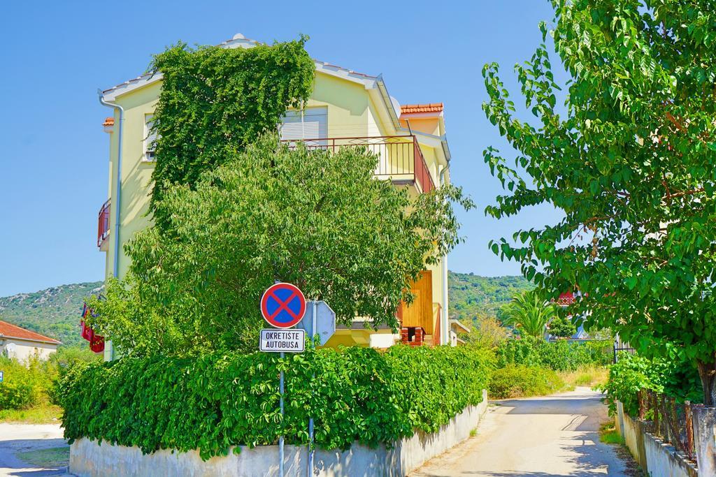 Apartments Borozan Vinišće Eksteriør bilde